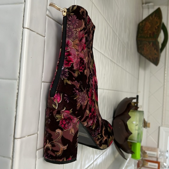 Pazzle Chunky Heel Brown Flowered Diva Boots - Picture 3 of 5